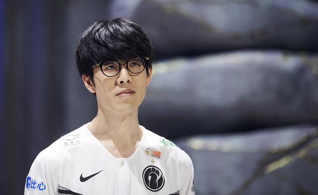 山的续约谈