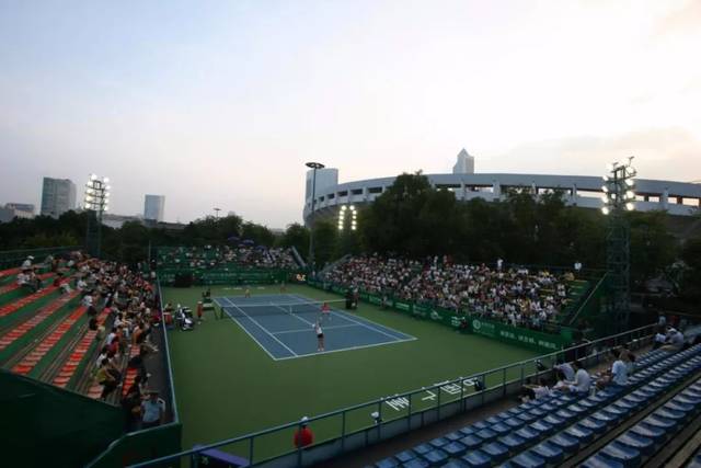 浓墨重彩的 浓墨重彩的